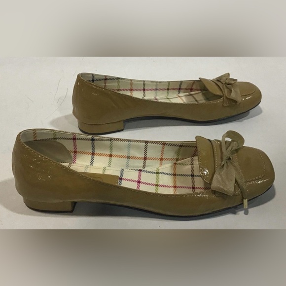 Coach, size 6.5, Patent Leather Bow Flats (minor wear) - Picture 2 of 6